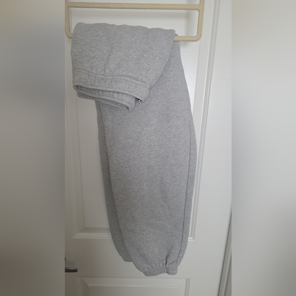 Aritzia TNA Mega Fit Sweatfleece Joggers Small - Picture 4 of 4